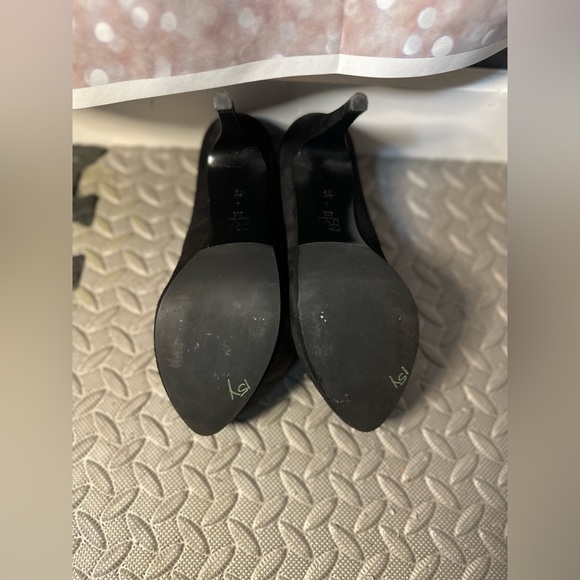 Pelle Moda Hexagon Plate Heels - Picture 5 of 6